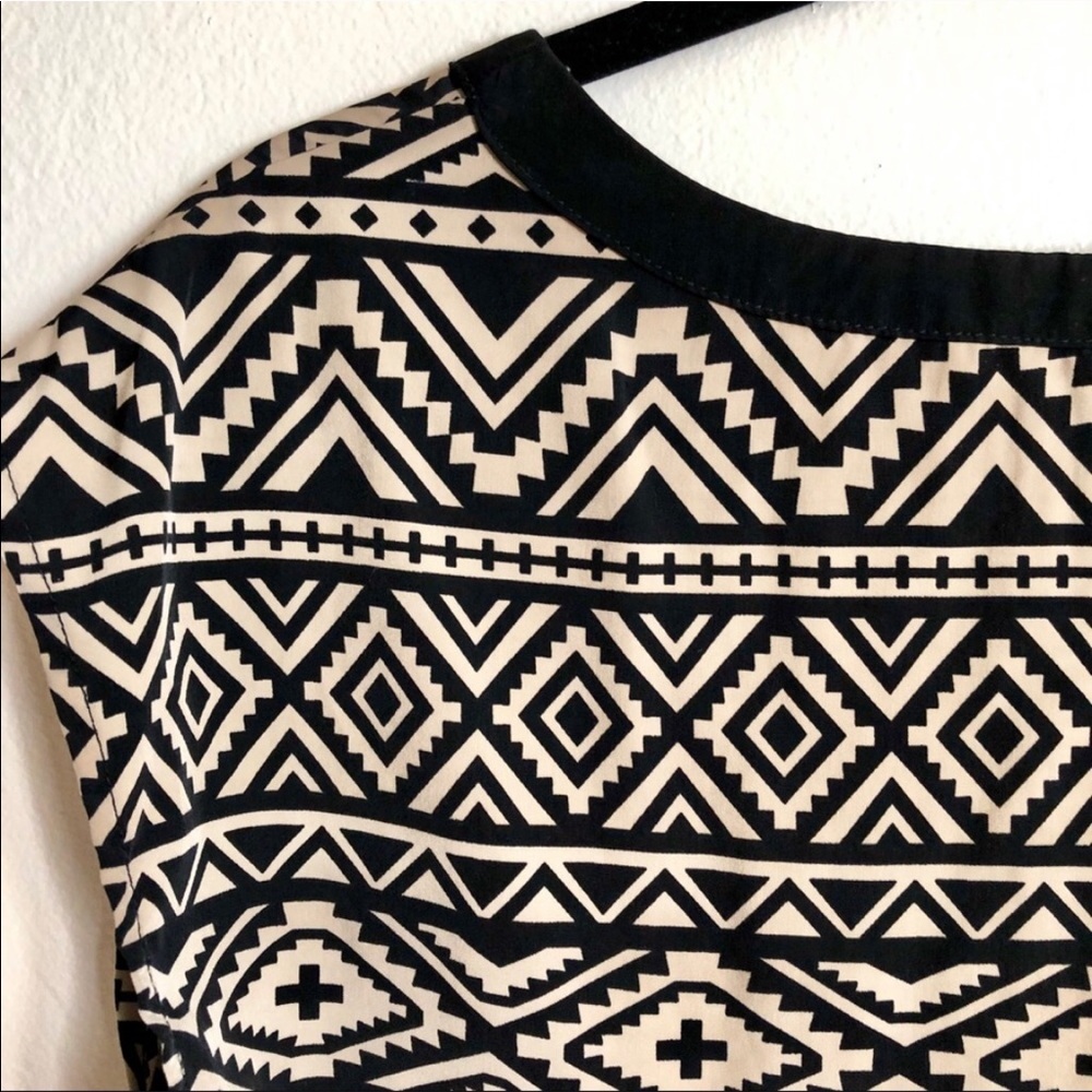 Forever 21 // Aztec top - Picture 4 of 7